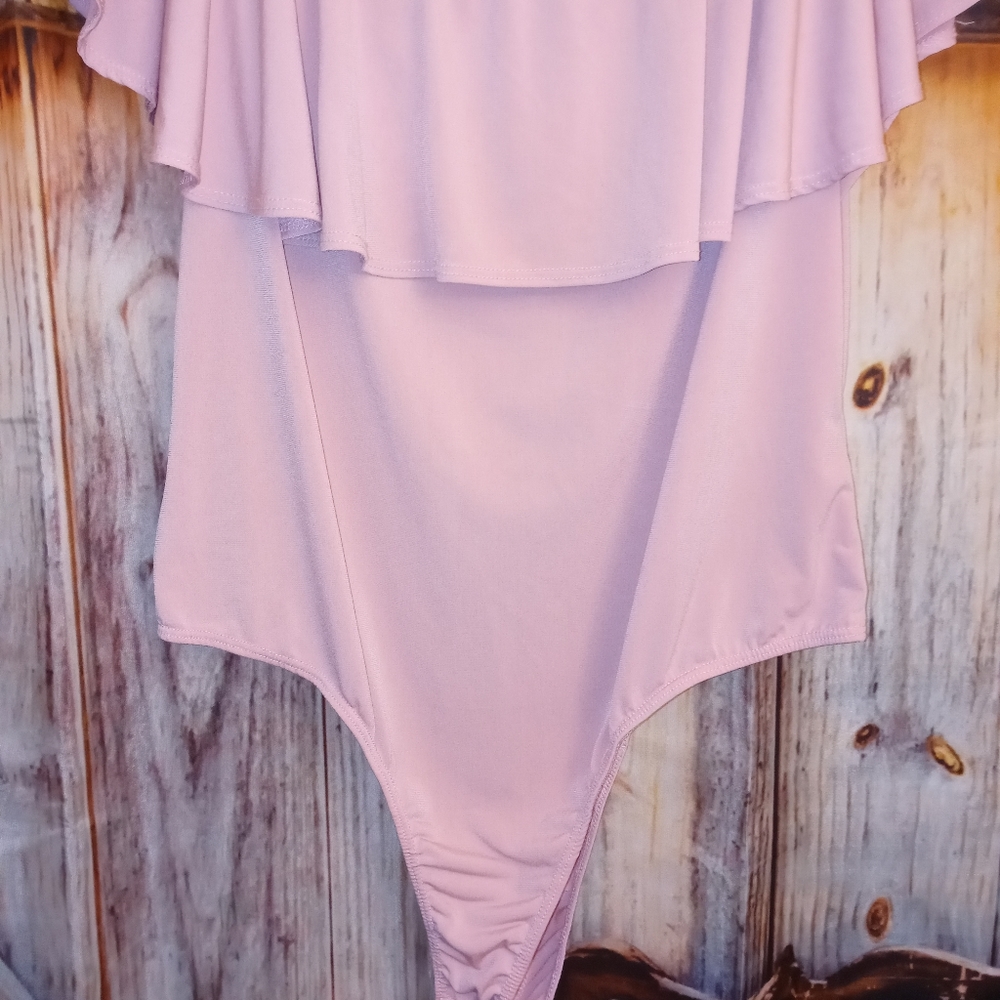 Ruffle one piece - Picture 3 of 4